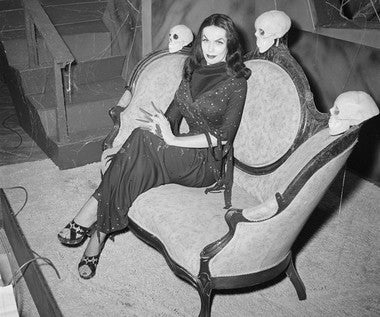 Vampira Sofa Photo